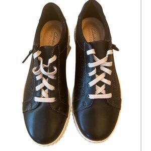 NWOT Clarks Women's Caroline Janna Sneaker Size 7.5